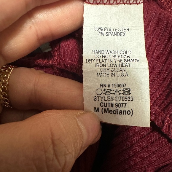 Veveret wine/burgundy tiered long sleeve holiday - Picture 9 of 9